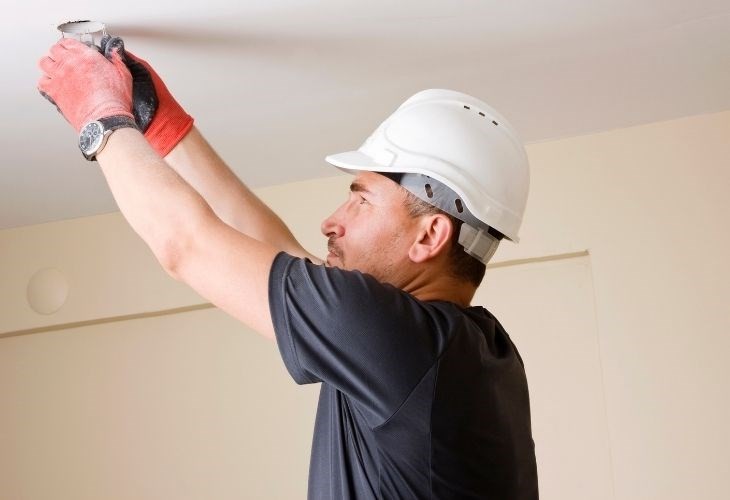 Cách thay bóng đèn nhà tắm