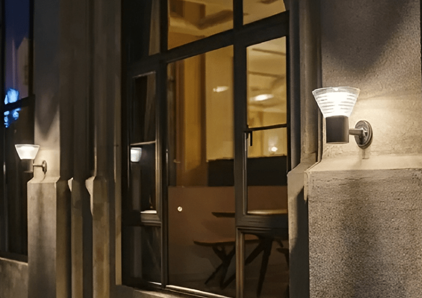 Đèn treo tường ngoài trời năng lượng mặt trời